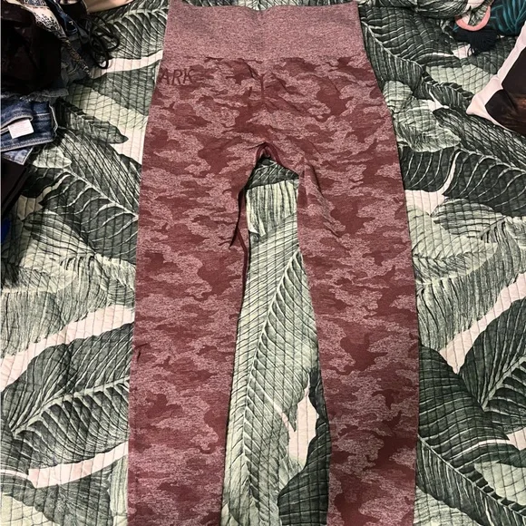 Gymshark Berry Camo Seamless Leggings - Picture 2 of 4